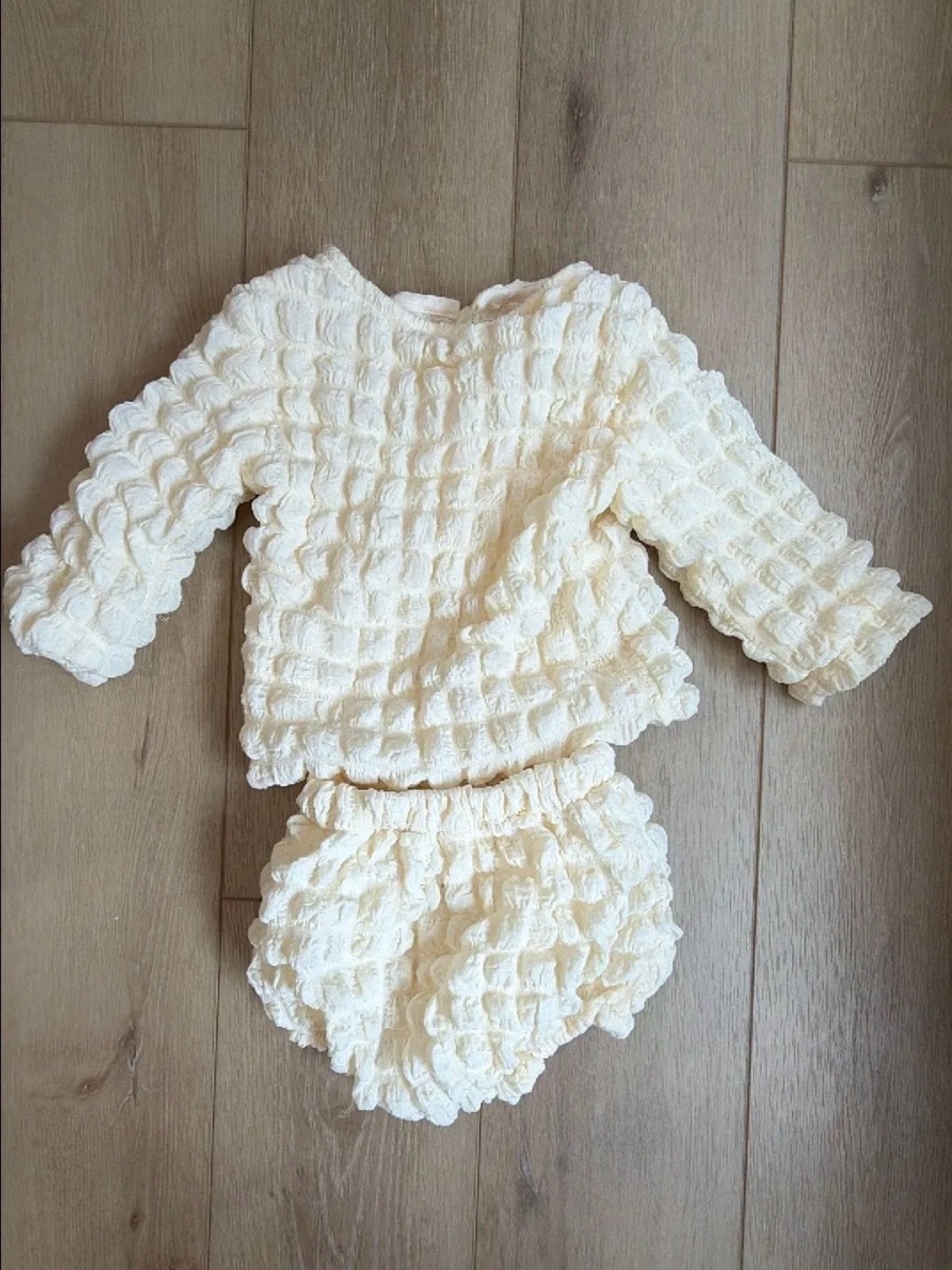 Cream Textured Two-Piece Kids Set - Soft Knit Top & Bloomers